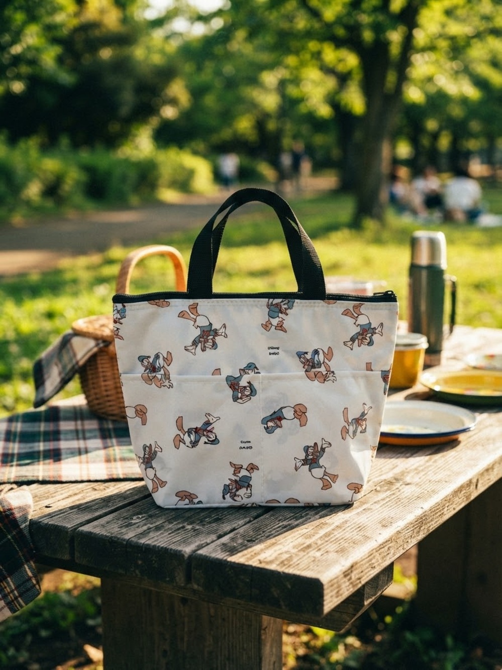 Disney Donald Lunch Bag in White with Black Handles